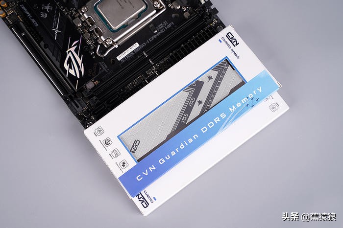 12600K+STRIXB660-I+RTX3060，AKLLAA5立式ITX机箱装机展示