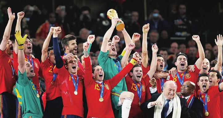 14亿人找不到会踢球的,14亿人找不来踢足球的吗