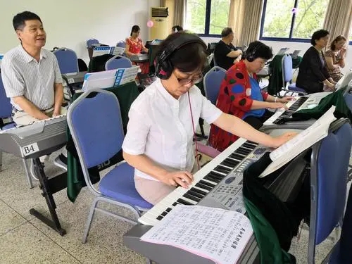 银杏小课：在线电子琴课陶冶中老年人艺术情操