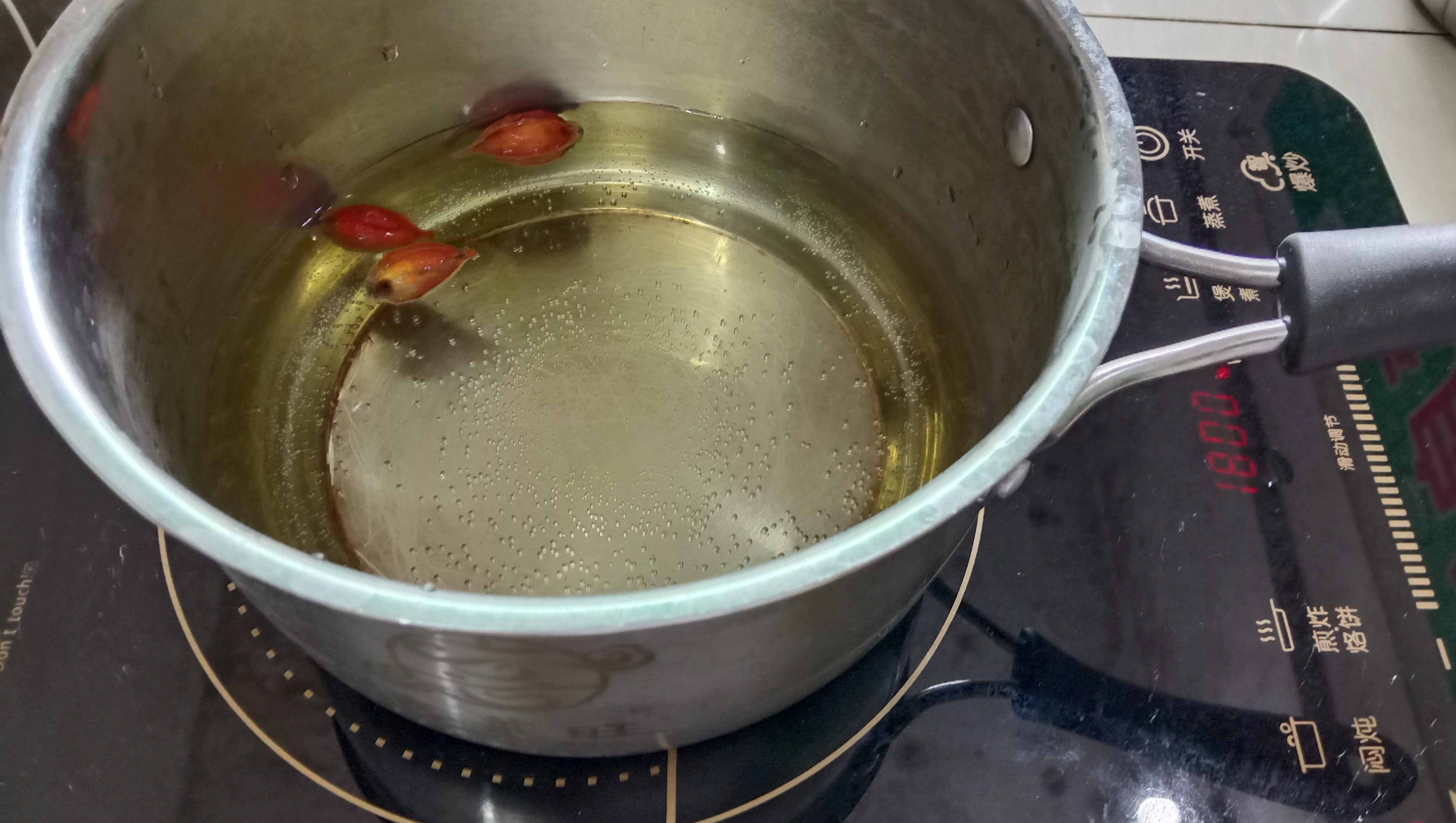 女人容易上火煮什么水喝,体内有火生姜栀子泡水