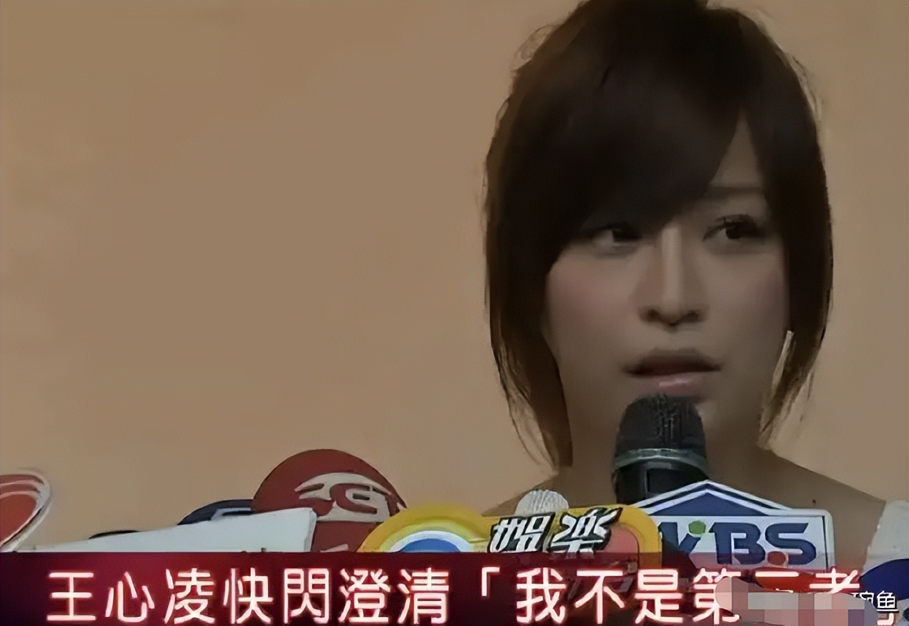 伍佰神级演唱会大合集,伍佰为什么被称为摇滚皇帝