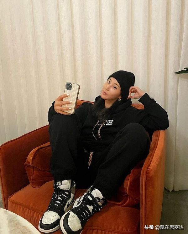 盘点韩国明星穿衣搭配,2011年韩国明星穿搭