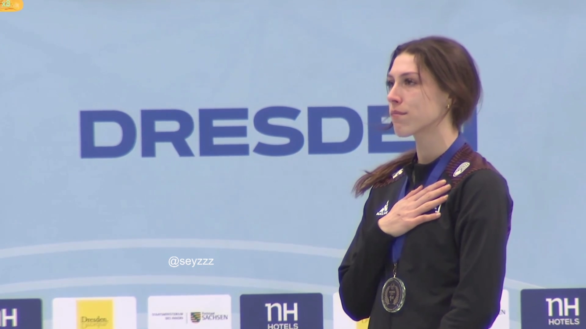 太励志！天生左手只有两根手指的她，克服身体残缺19岁夺世界冠军