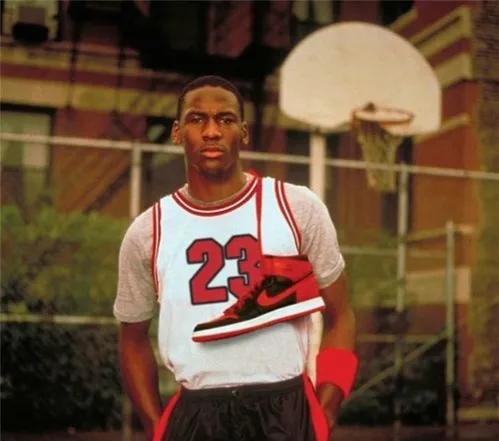 勒布朗詹姆斯年薪收入总共多少,詹姆斯生涯薪资6亿