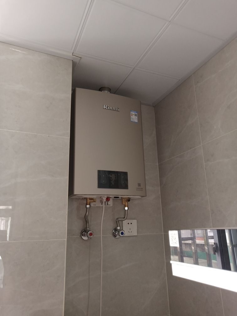 即热式热水器怎么选,家用热水器储水式和即热式哪个好