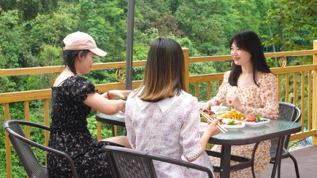 一起小住甜城，邂逅一个仲夏之梦