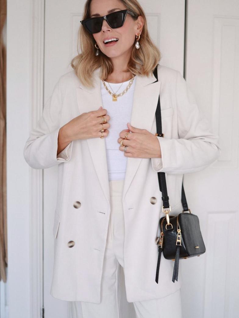 白色西装怎么穿出很飒的感觉,秋冬款米白西装怎么搭配高级感