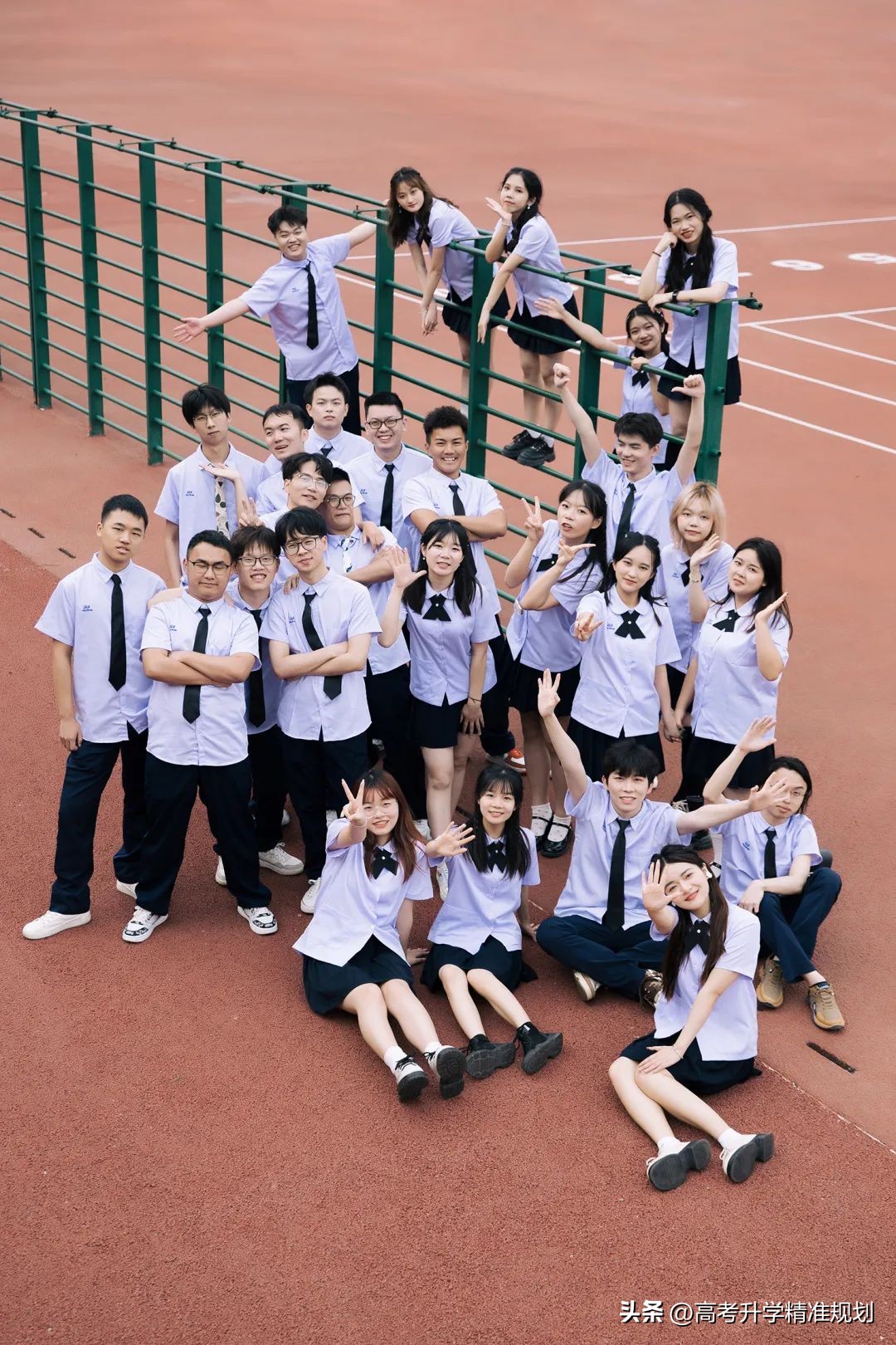 武汉理工大学最美毕业生,武汉理工大学2024年毕业照