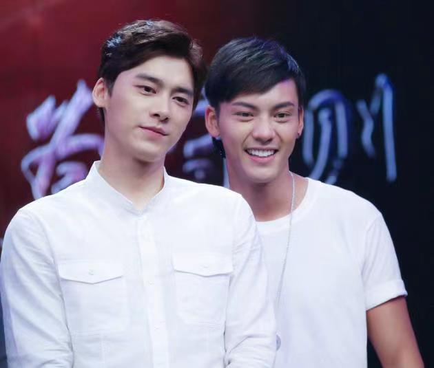 有哪些明星头发秃顶,秃顶明星发际线