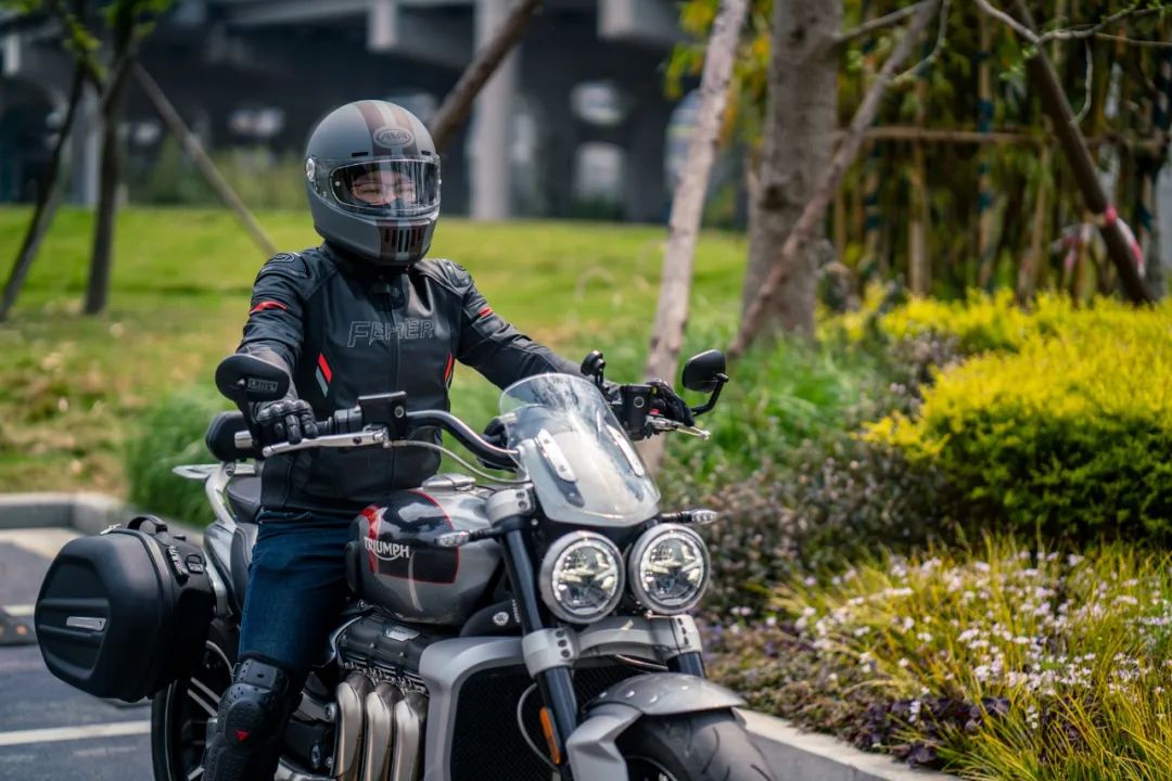 凯旋火箭3优缺点,火箭凯旋3新款试驾