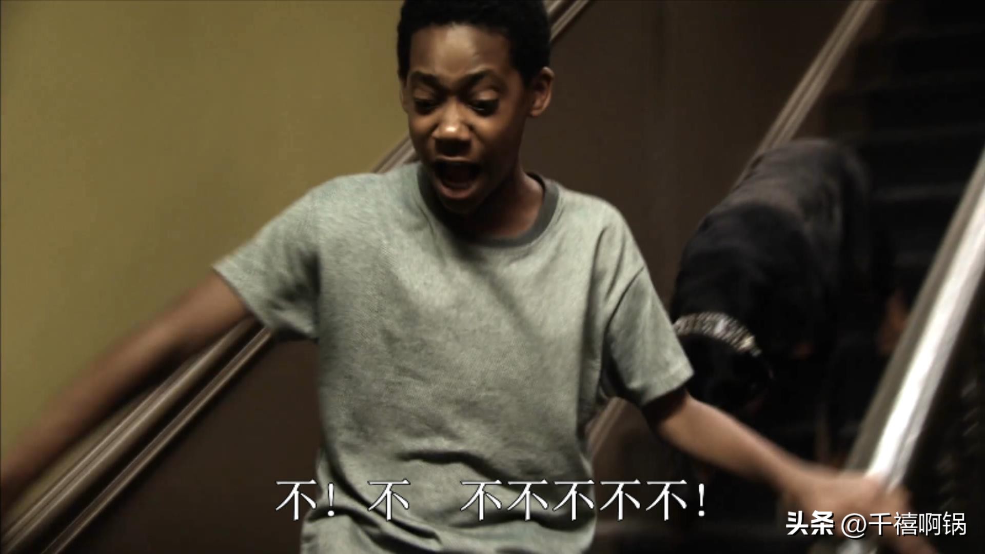 走在街上遇见强盗该怎么办?网友:当然是凉拌啊!