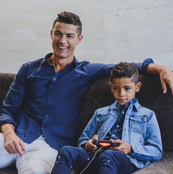 乔治娜晒c罗亲吻她脸颊照,乔治娜晒与c罗合照一生挚爱