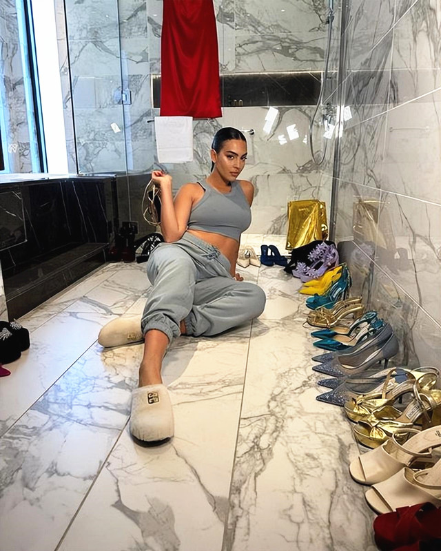 乔治娜戴头巾,乔治娜在沙特要戴头巾吗