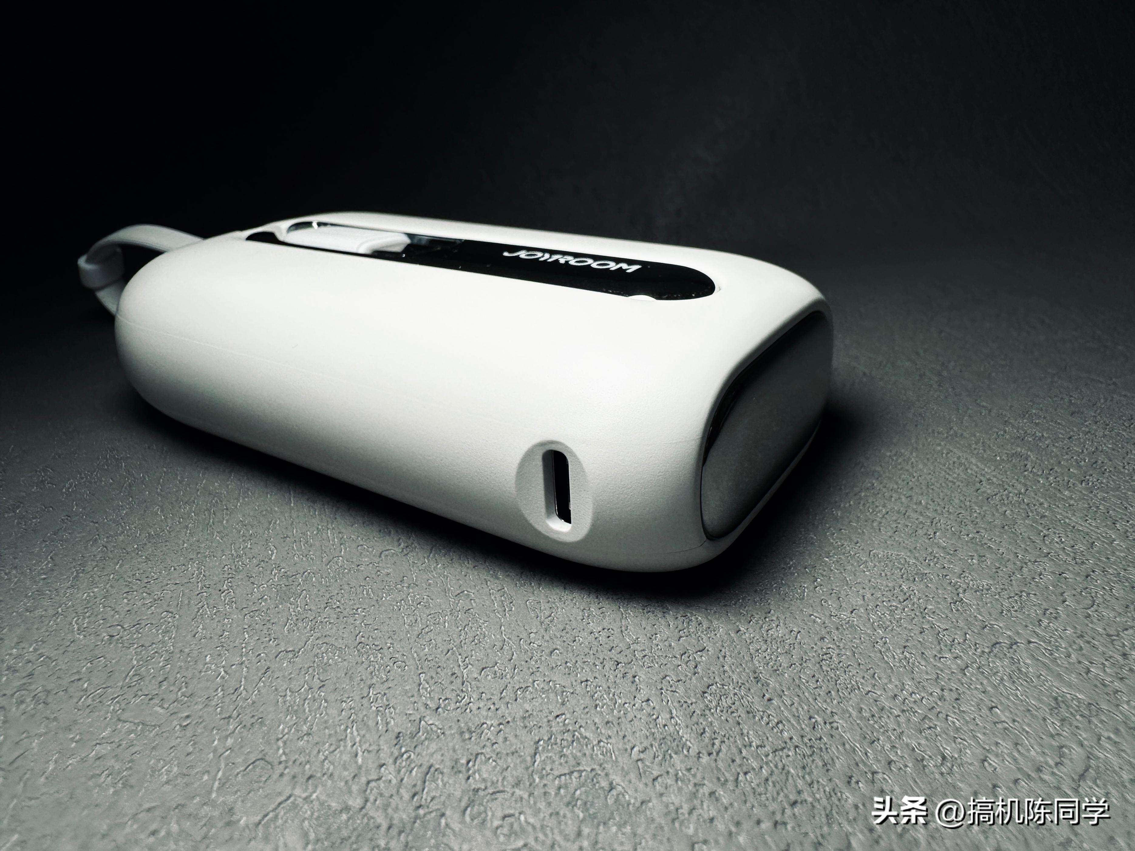 大容量自带线迷你充电宝推荐,充电宝推荐便携款自带线