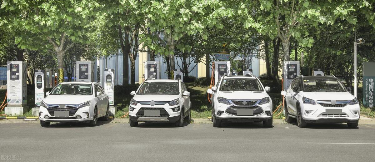 上班族选电车还是油车,平常开的比较多买电车还是油车