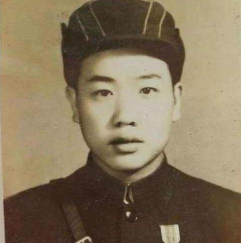 郭忠田排长消灭215个美军，全排零伤亡，秘诀是人手一把小铁锹