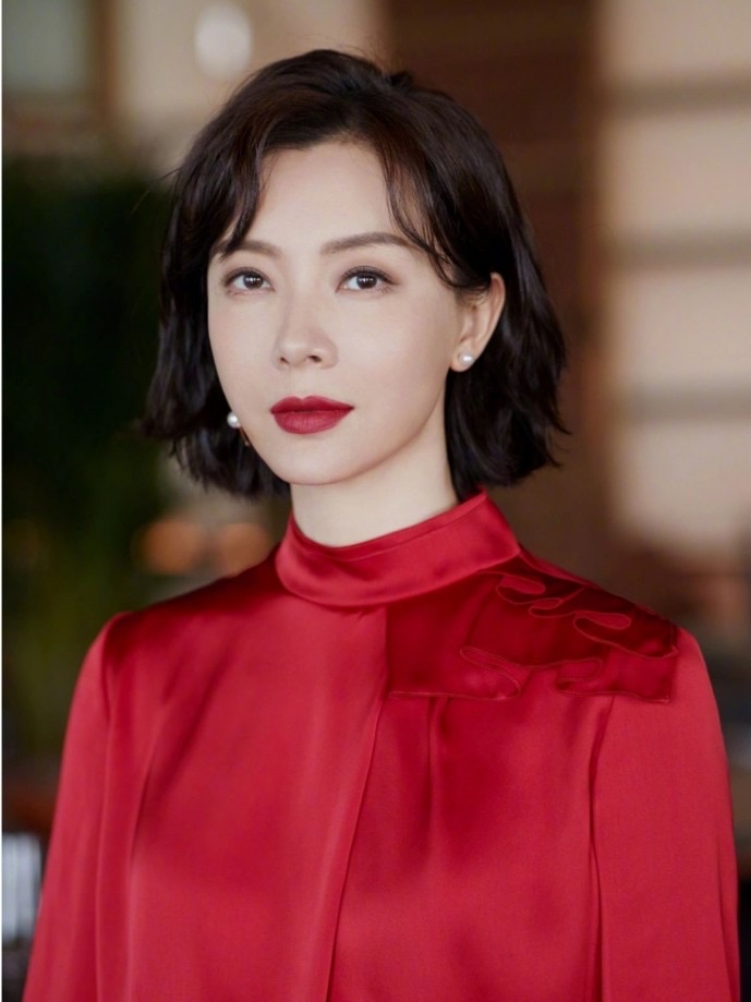 黑长直发量少烫什么卷发减龄,适合学生党的卷发纯黑粗发质