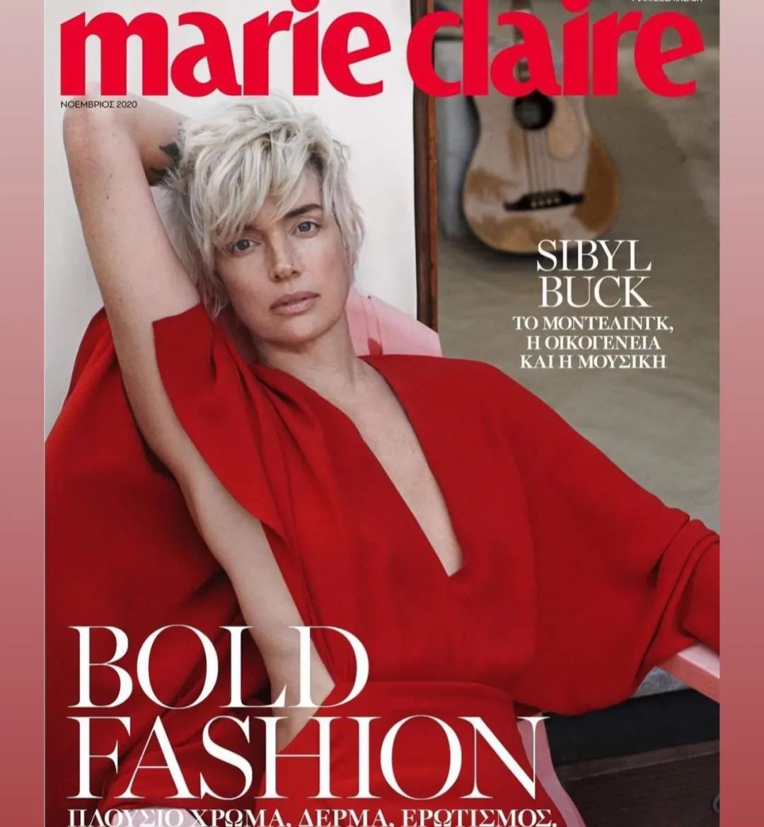 她凭一头叛逆红发惊艳时尚圈！鼻环戴Chanel耳环，却在巅峰退圈…