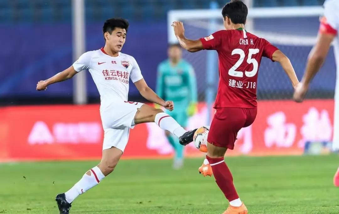 中国男篮和中国男足谁历史地位高,中国男篮和国足哪个难