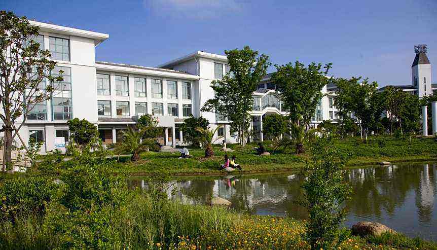 这所大学“很烧钱”,学费达17万!所在地是“全国百强县”第一