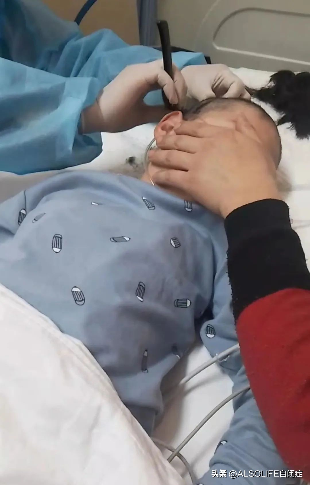 孩子患髓母细胞瘤妈妈求助信,8岁儿子得白血病单亲妈妈