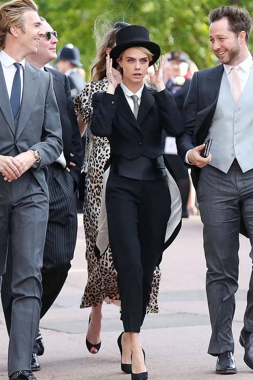 美女超模行为异常，蓬头光脚上飞机，吸食不明液体精神恍惚