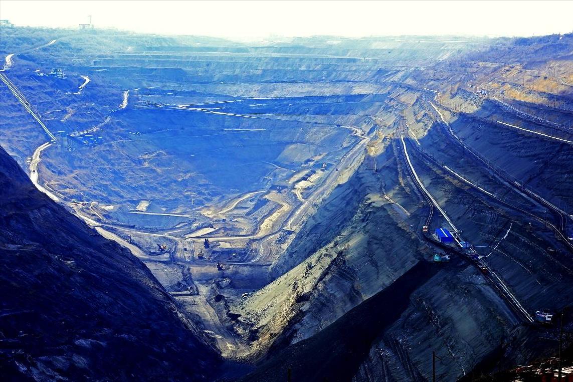 亚洲第一天坑是什么矿,亚洲第一坑煤矿图片