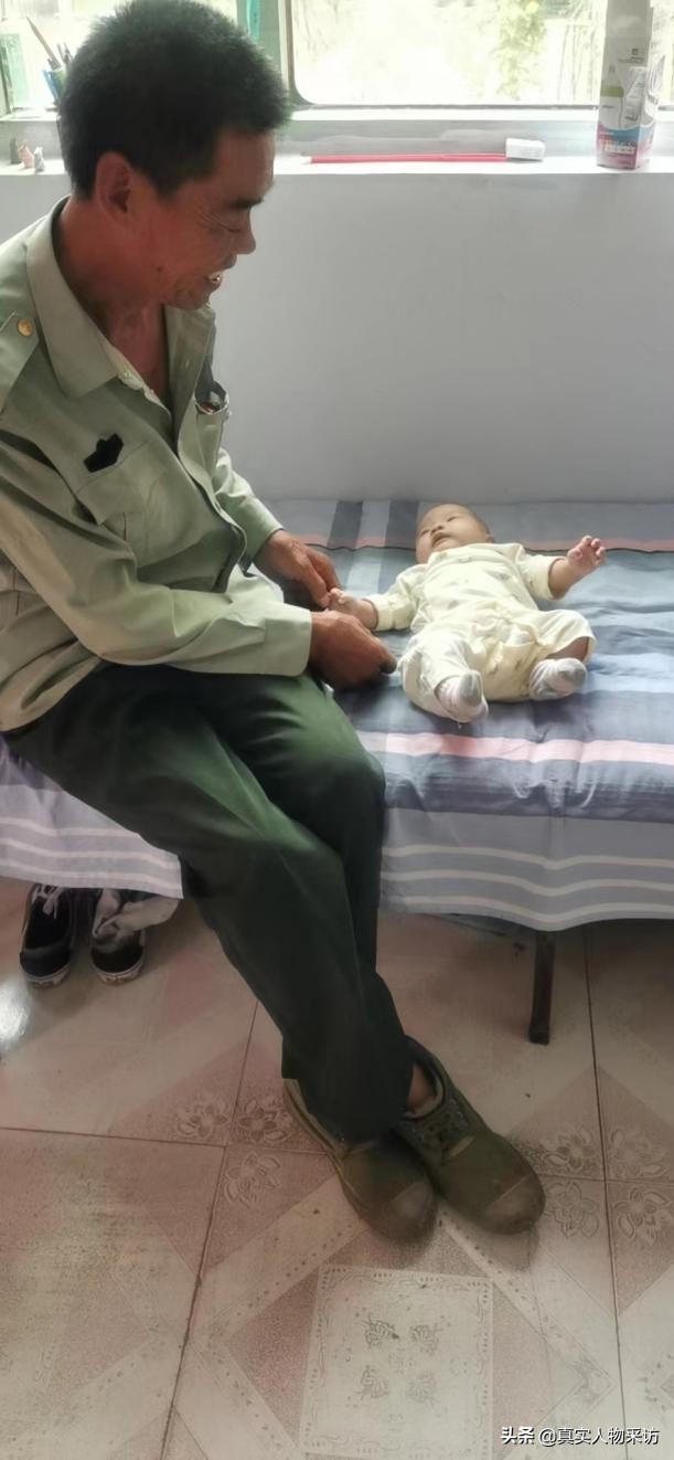 小学生自制最简单的遥控飞机,四川20岁小伙自制旋翼飞机