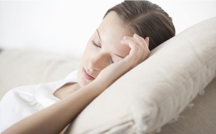 颈部背部长痘是由哪些原因造成,脸上和背部爱长痘的原因