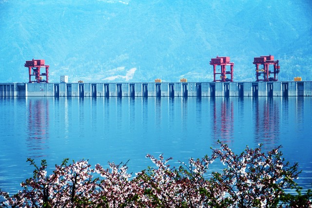 三峡大坝的简介,三峡大坝船闸视频
