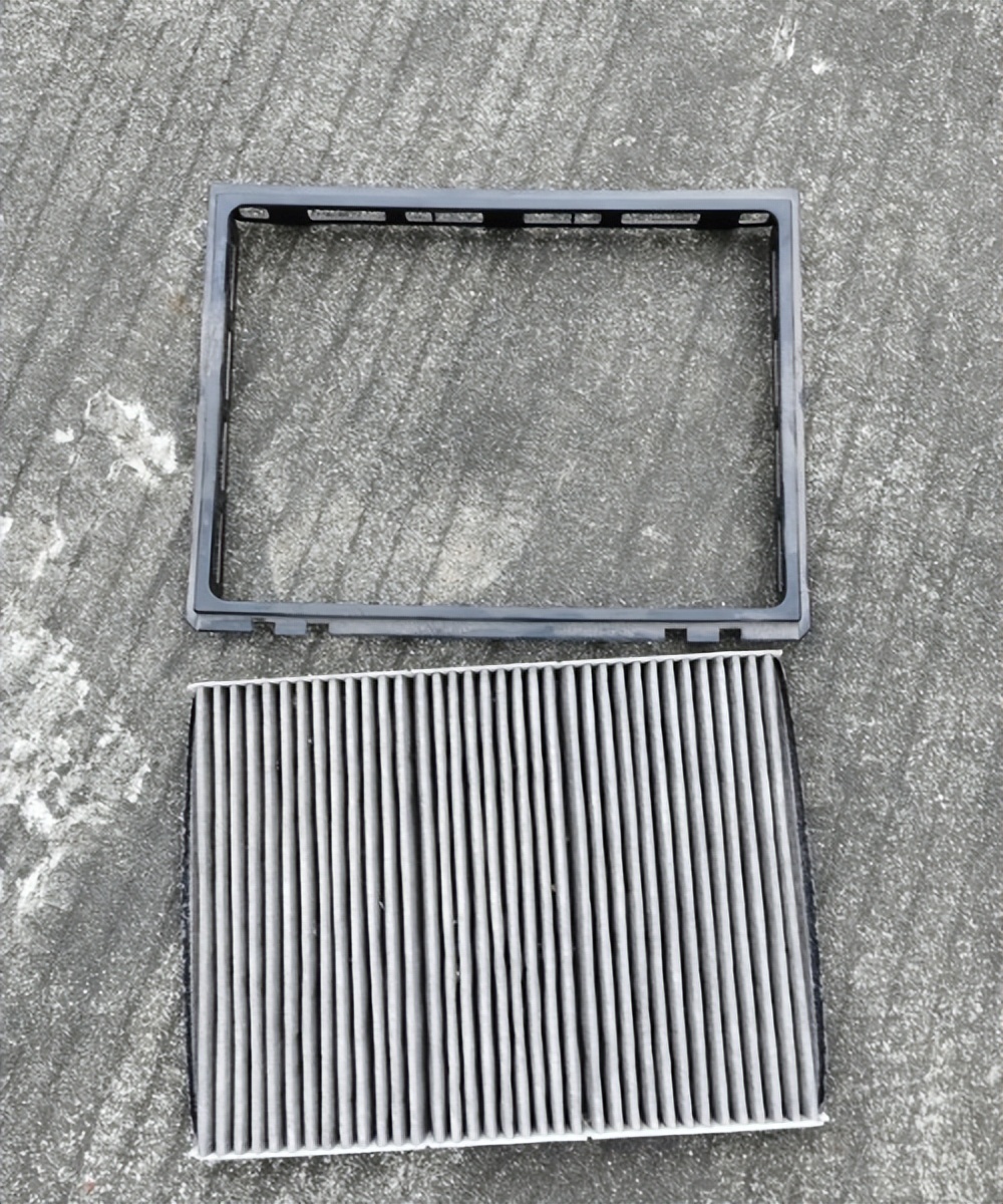 车里有异味换空调滤芯管用吗,车内有异味是空调滤芯该换了吗