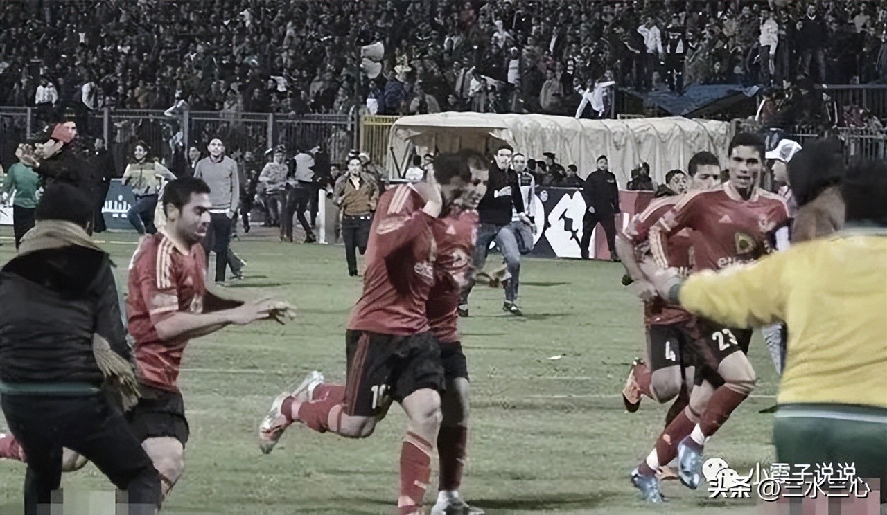 印尼球场暴力事件死亡原因,印尼一足球场爆发球迷暴力冲突