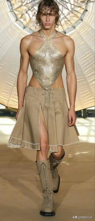 开裆裤,裸胸装,今年高奢大秀一个比一个奇葩,暴露就是时尚?