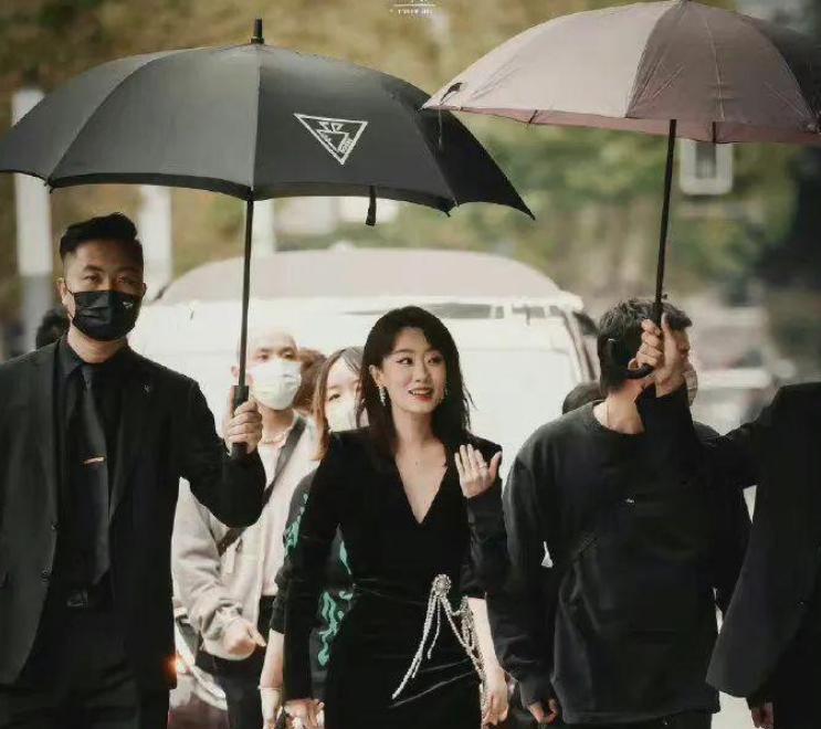 红毯走秀成照妖镜！肖战张小斐被赶下红毯，刘宇宁不配穿大牌礼服