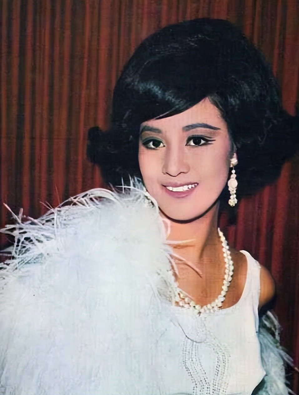 狂揽*钟金**奖、歌坛天后、美艳亲王，她们貌美有才却被伴侣无情伤害