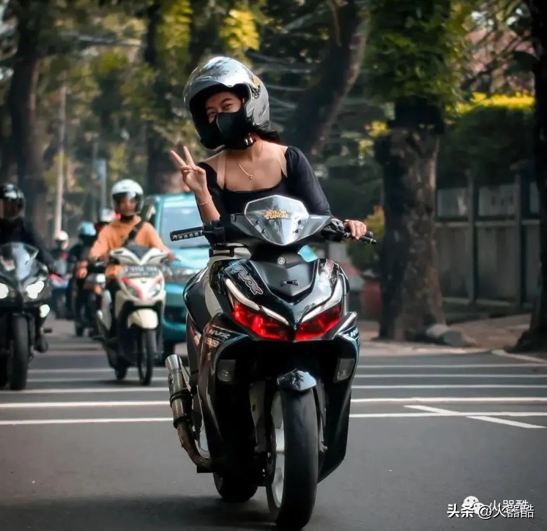 雅马哈nvx155帅气视频,aerox155与nvx155哪个好