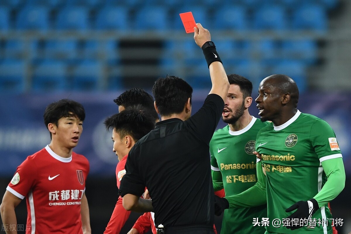 足球比赛如何直接判负,足球比赛中如果先上后下该怎么判