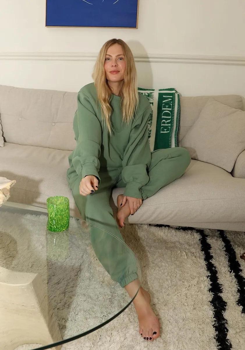 粉红卫衣穿搭女春秋套装,粉色连帽卫衣套装内搭