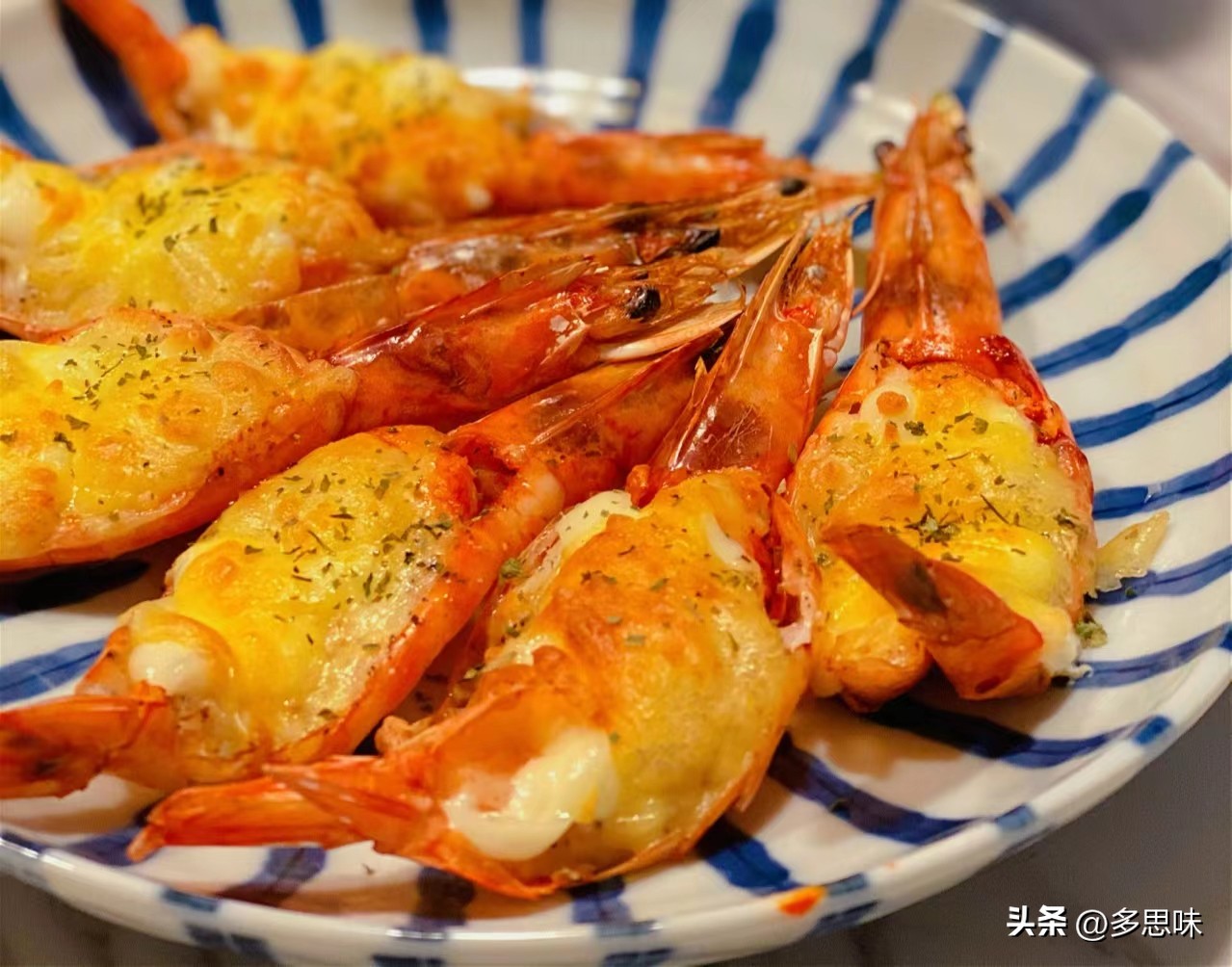 解冻大虾怎么煮最鲜最好吃,解冻大虾用凉水缓还是自然缓