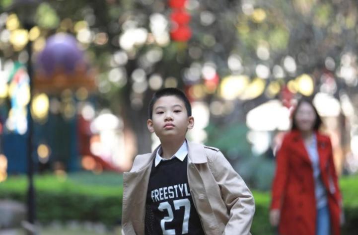 初中孩子变得内向,初中儿子性格大变