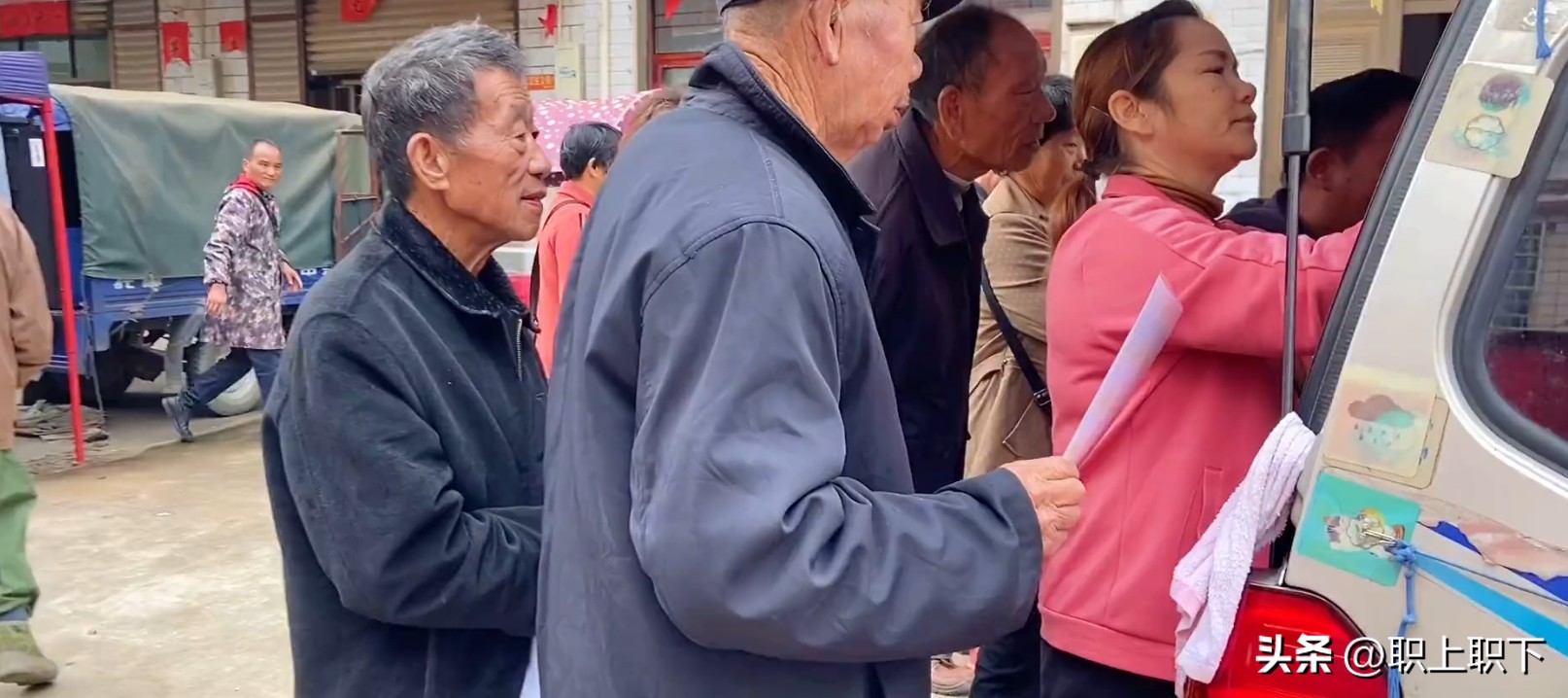 湖南邵阳夫妇在乡场镇给老人拍照月入过万，农村创业有五个风口