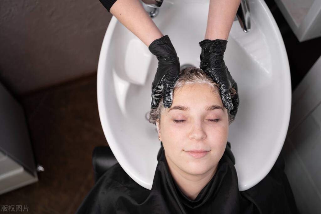 染发导致脱发用米诺地尔有效吗,染发导致的脱发该吃什么药