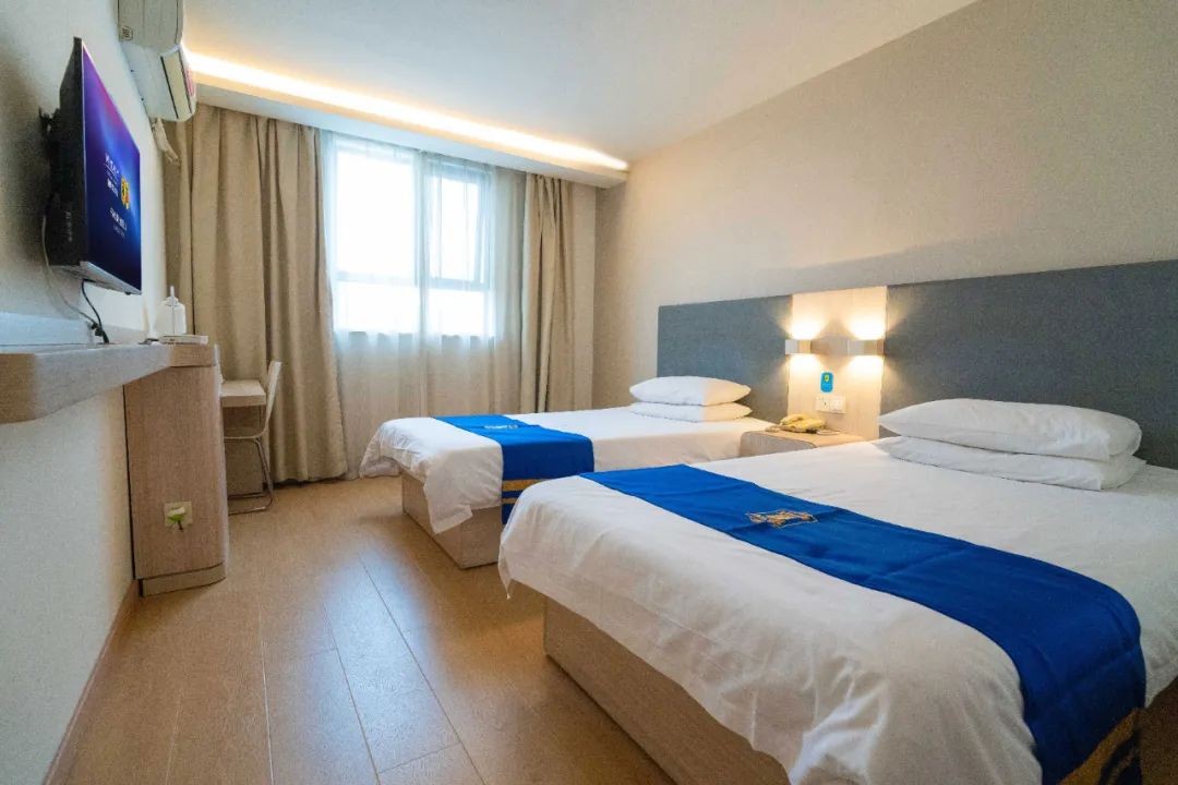 速8酒店丨江中明珠，城在江中