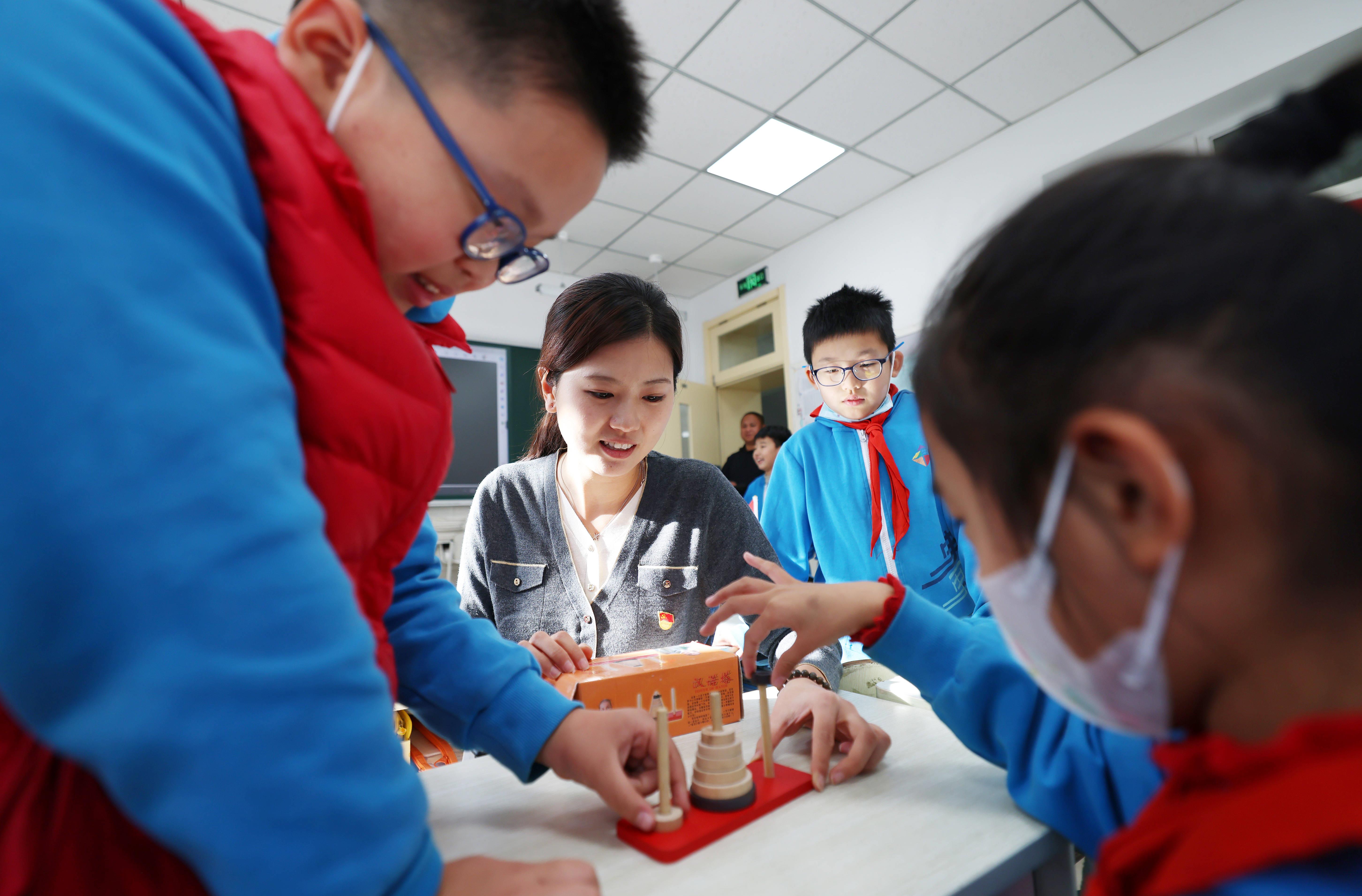 学生集体起立视频,小学生全体起立视频