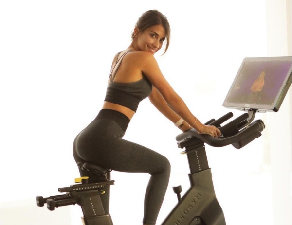 梅西进球现场阿根廷女球迷反应,梅西救世名场面