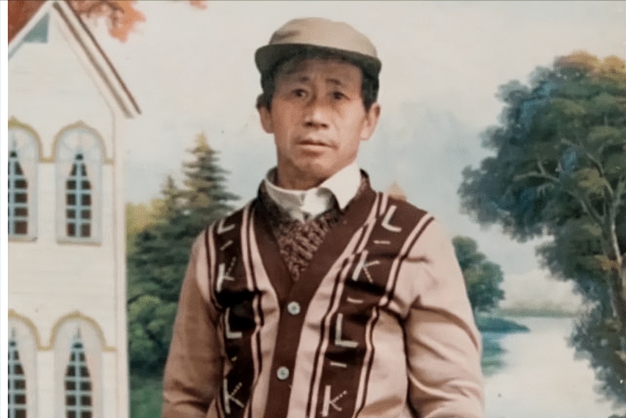 河南老汉捡到弃婴24年后带去旅行,老汉捡废品收养弃婴25年后续