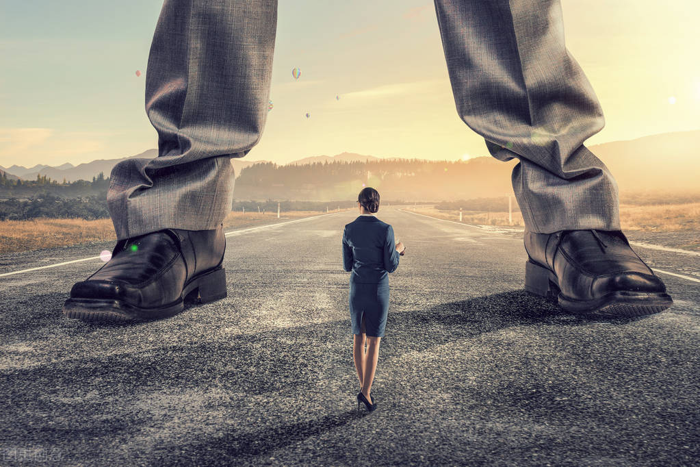 小鹏汽车送冰淇淋,小鹏汽车发冰淇淋