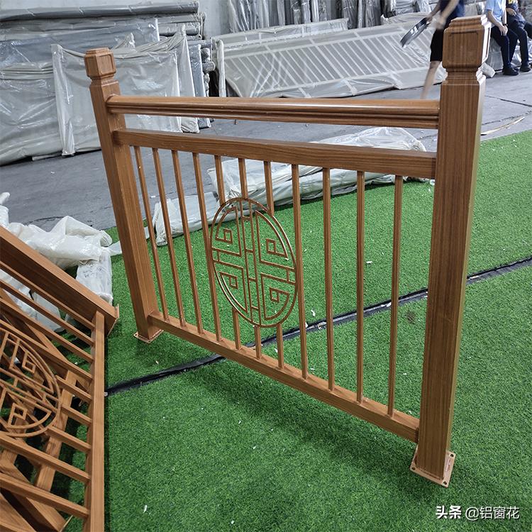 铝合金阳台护栏多少钱一米,阳台护栏用不锈钢好还是铝合金好