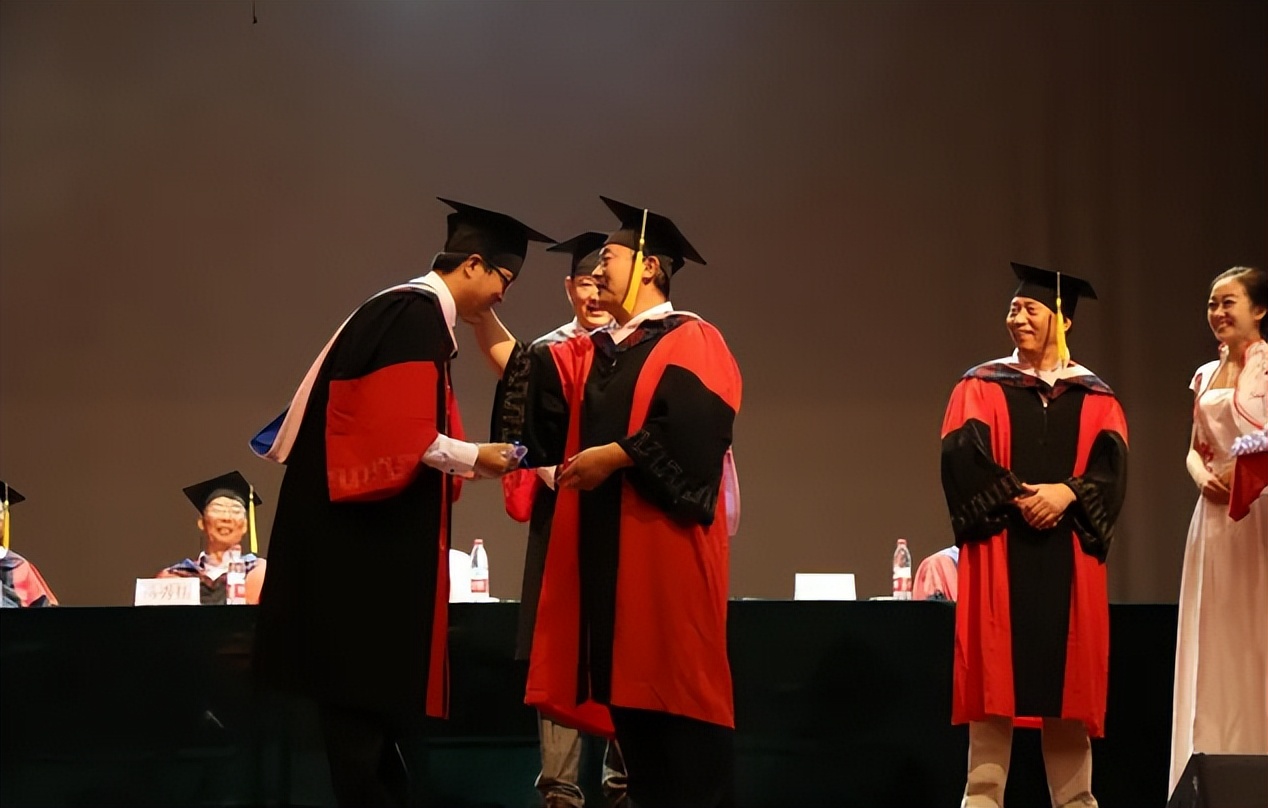 比公务员还吃香的五大铁饭碗,公务员待遇最好的职业