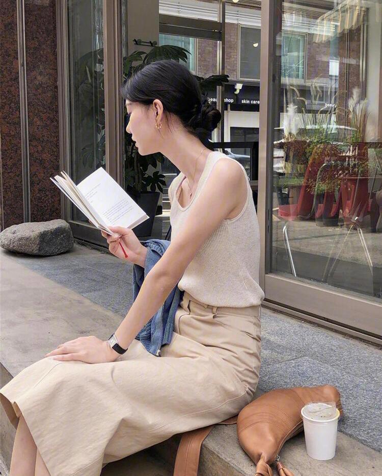 秋冬用好奶茶色穿出高级感,时髦精穿到不喜欢的衣服